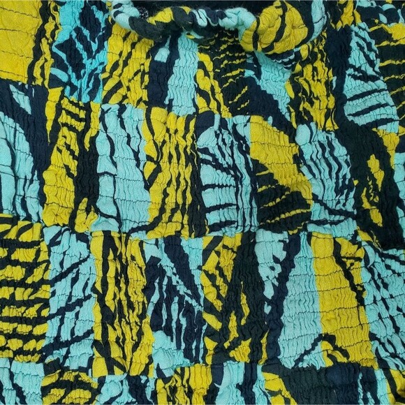 Missing Polynesia Elastic Shirring Stretch, Off Shoulder, Crop Top - Picture 9 of 9